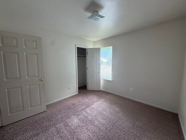 Building Photo - 1430 Shoshoni Trail