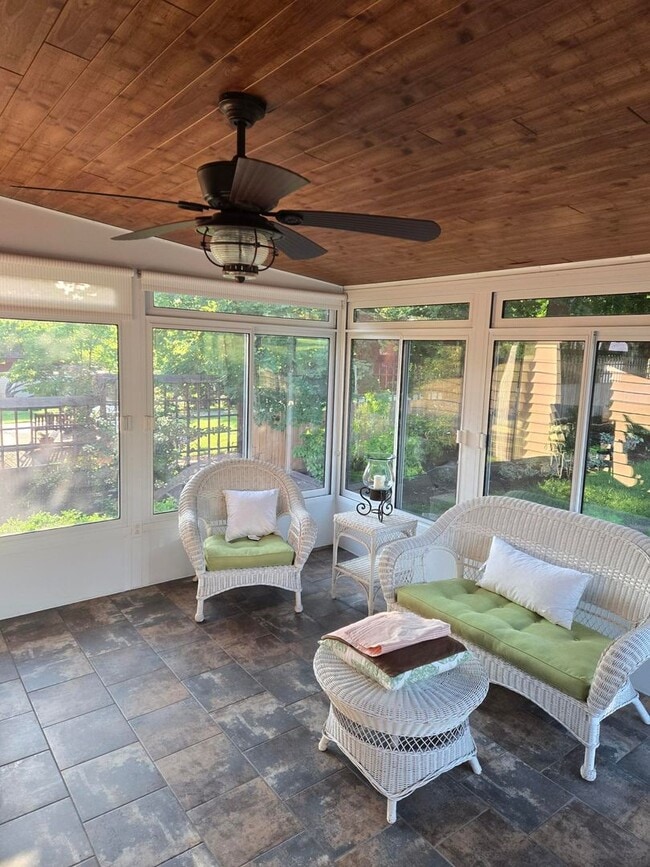 Building Photo - Charming 3-Bedroom Home in Desirable Allis...