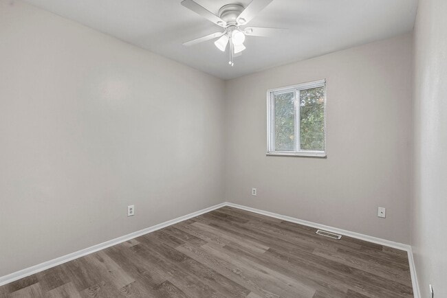 Building Photo - Newly Updated 3-Bedroom Duplex with Fresh ...