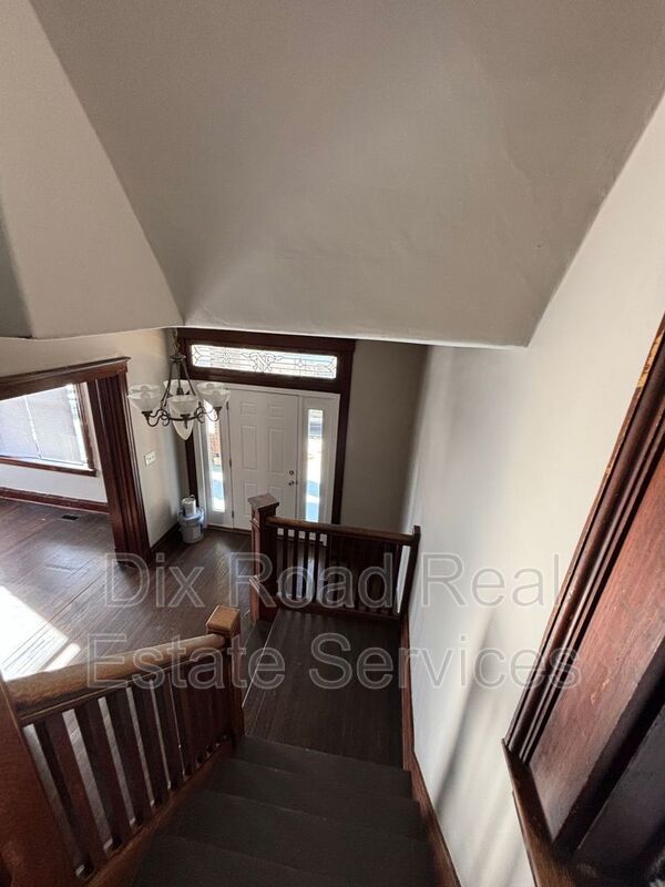 Building Photo - 810 Sunset Ave