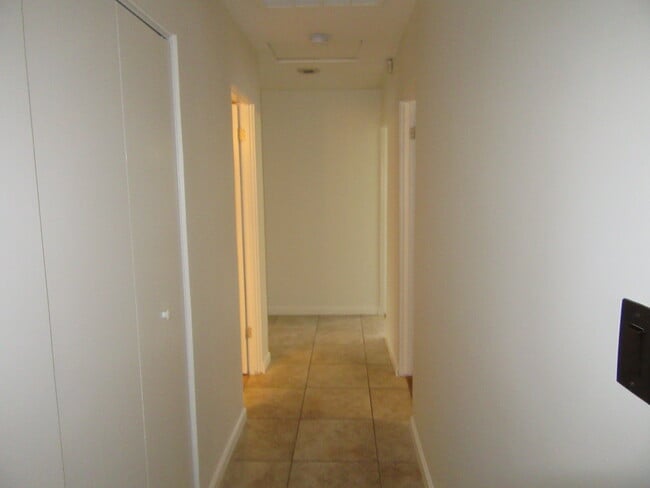 Building Photo - 54865 Avenida Vallejo