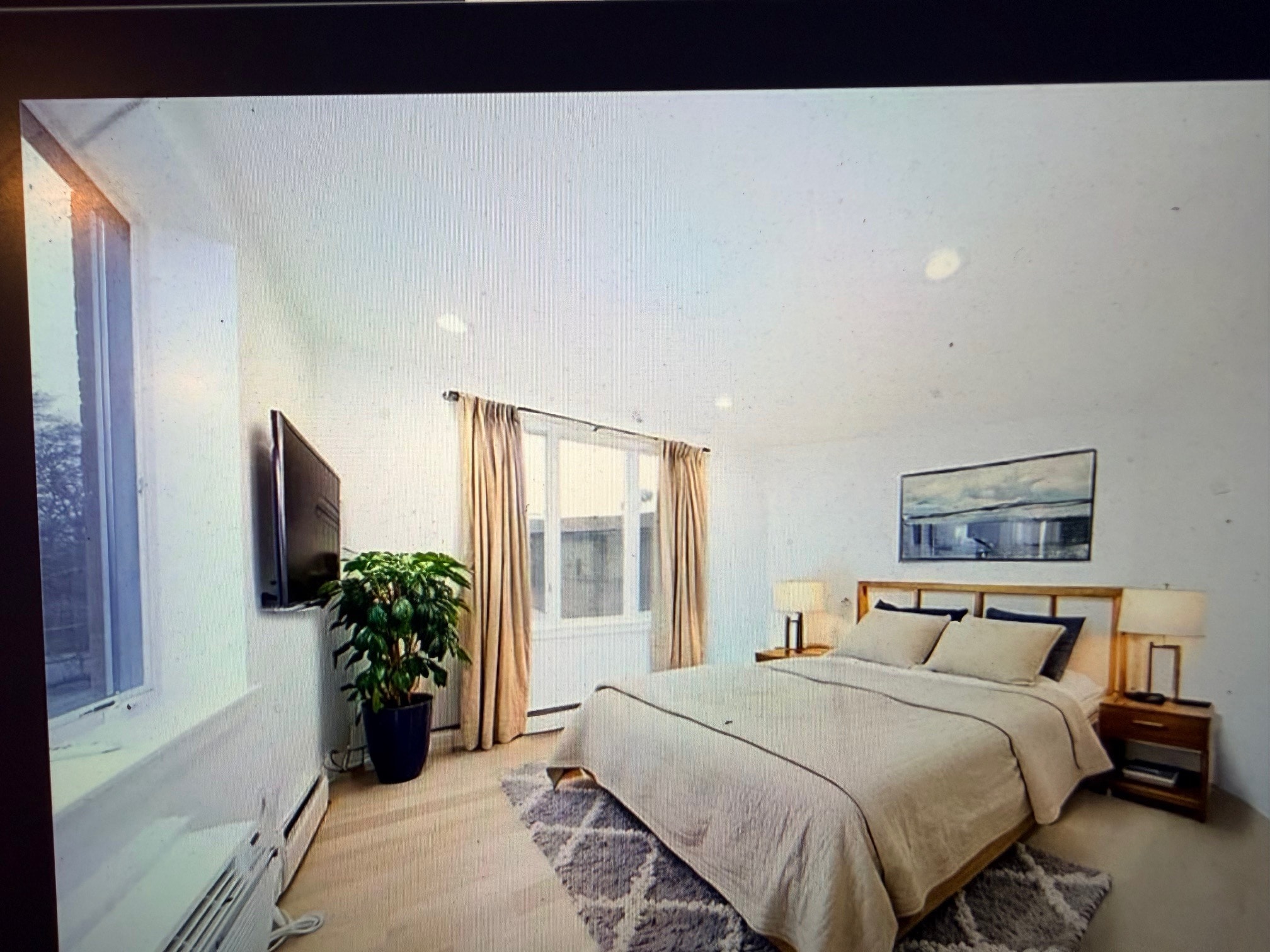 Building Photo - 2022 E 53rd St