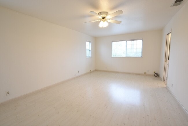 Building Photo - Remodeled & Spacious West San Jose 5 Bedroom 3 Bath Home