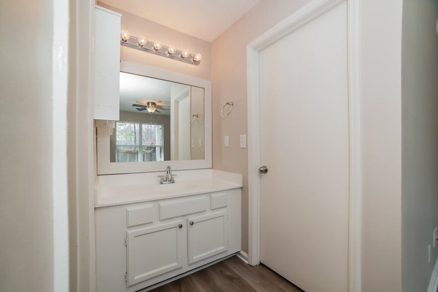 Building Photo - 4749 Jamerson Forest Cir