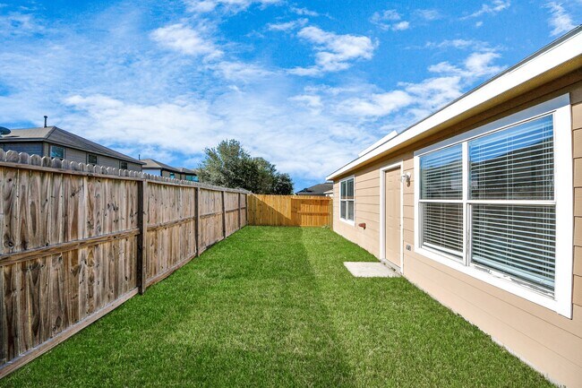 Building Photo - 826 Bandon Ln