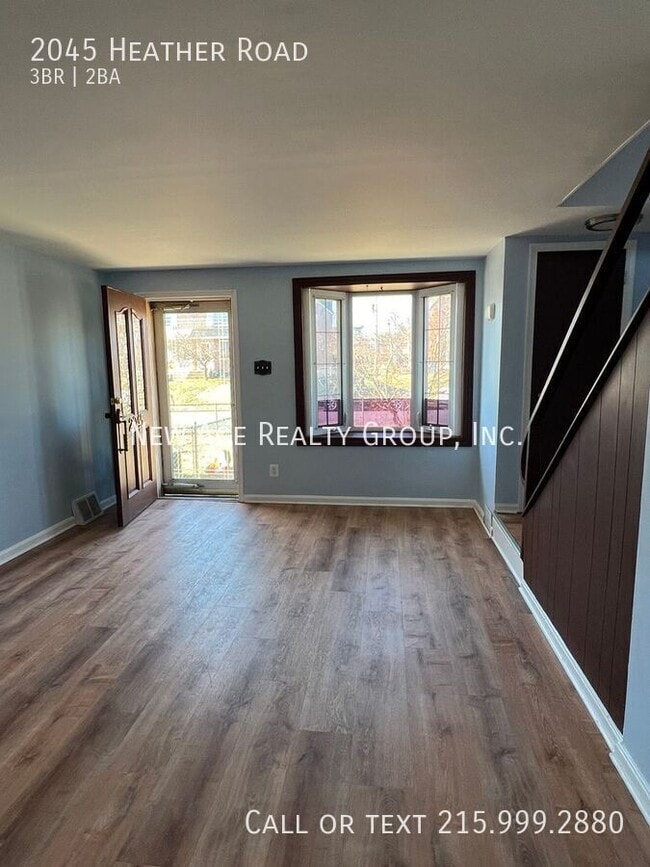 Building Photo - 2045 Heather Rd