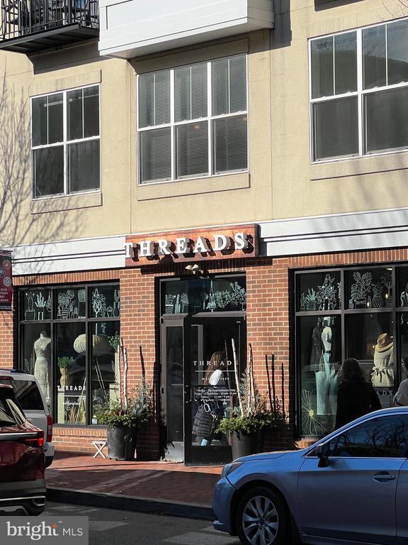 Building Photo - 316 Bridge St