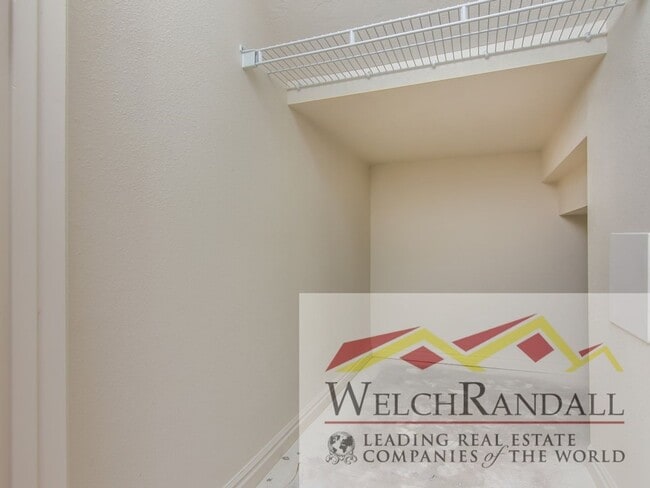Building Photo - Comfort Meets Style: 2 Bed, 1.5 Bath Herri...