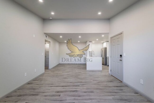 Building Photo - 8101 W Flamingo Rd