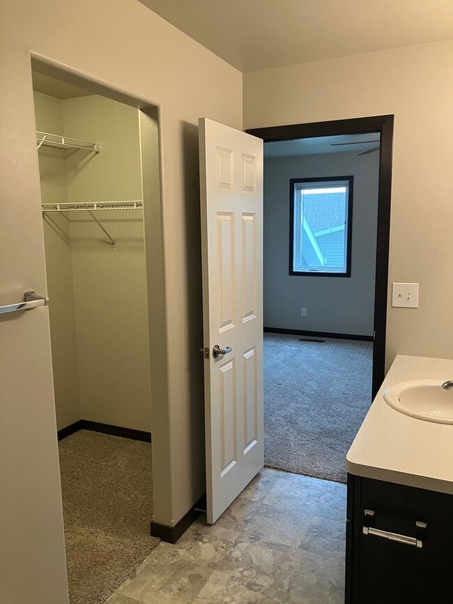 Building Photo - 4 Bed 3 Bath Single Family Home