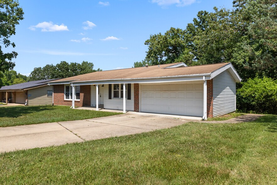 Building Photo - 6930 Birdie Ln