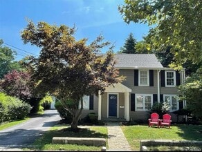Building Photo - 102 Woodbury Rd