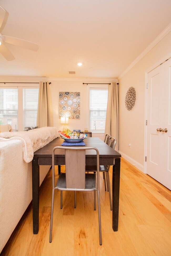 Building Photo - 1008 Tremont St