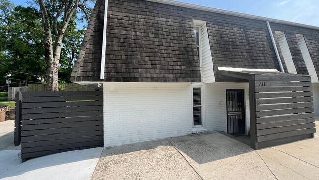 Building Photo - 738 29th Ave N