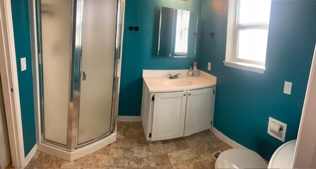 Building Photo - $2,500 Three Bedrooms, Two Baths Home with Private Back Yard, Ready To Lease!