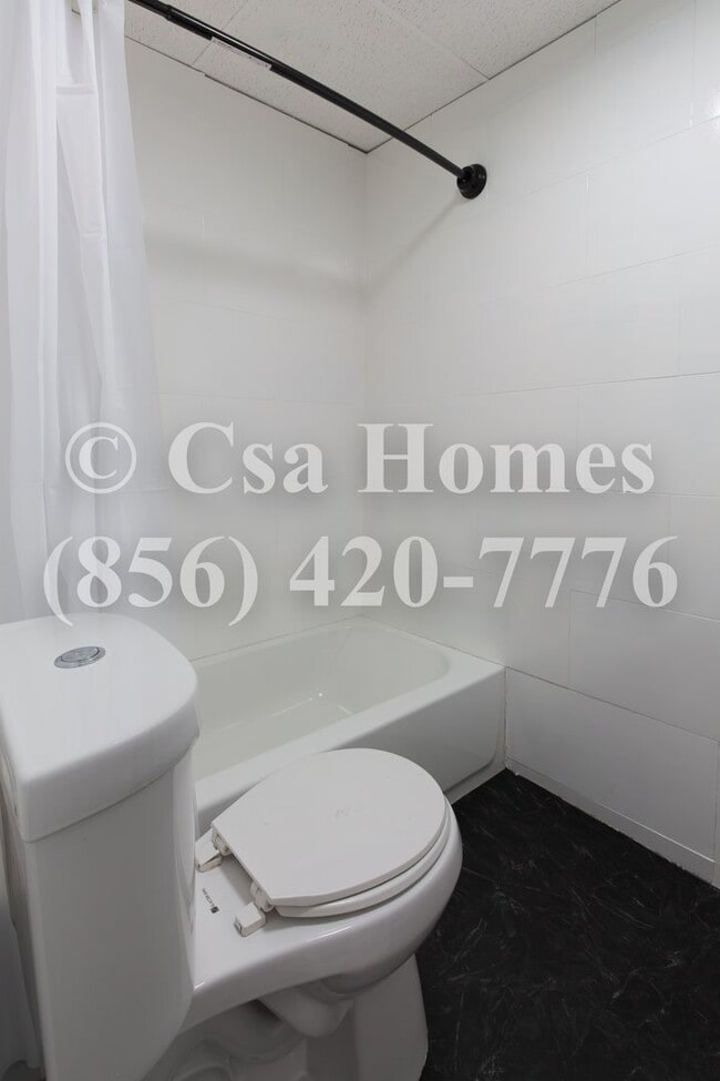Building Photo - Newly Renovated 3 Bed, 1.5 Bath in Fairview!