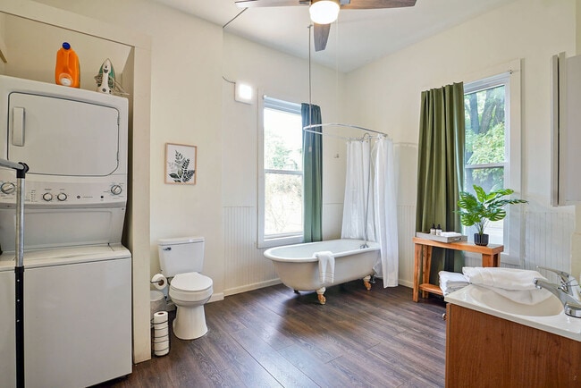 Building Photo - 1402 17th St S