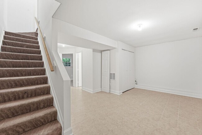 Building Photo - 3031 Antrim Cir