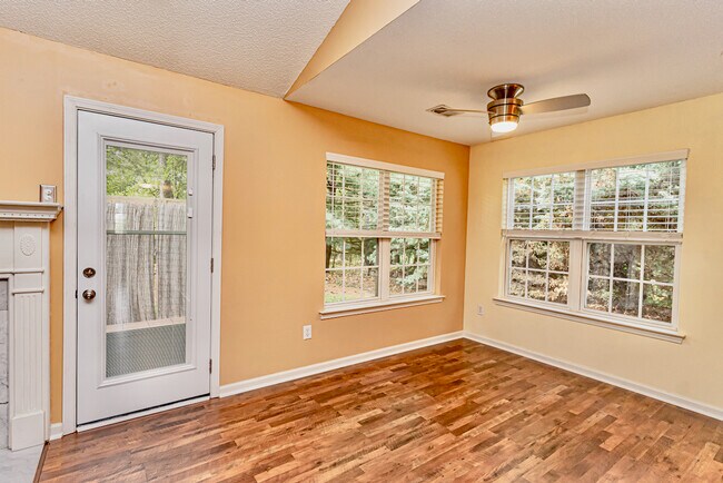 Building Photo - 1403 Wenwood Ct