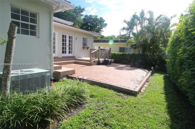 Building Photo - 609 Puerta Ave