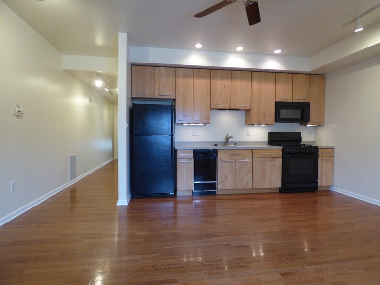 Building Photo - 1824 Carey Way