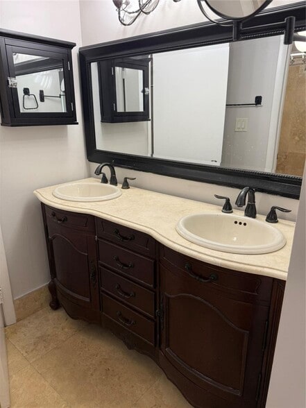 Building Photo - 8601 NW 34th Pl