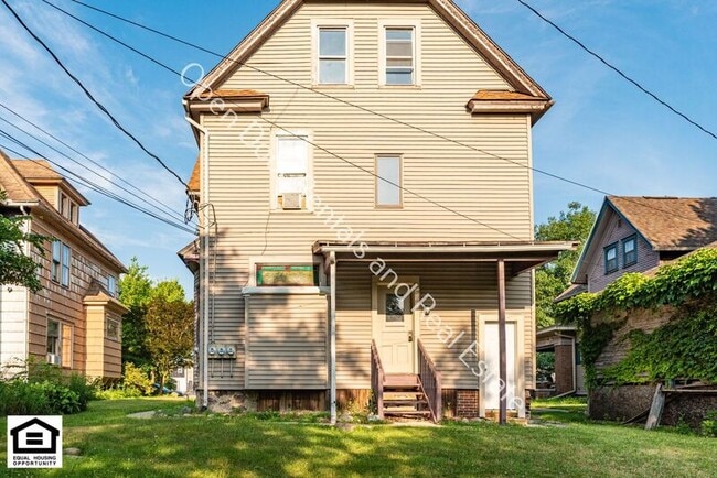 Building Photo - 109 S State St