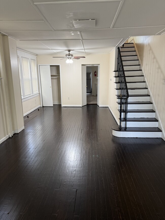 Building Photo - 834 Chambers St