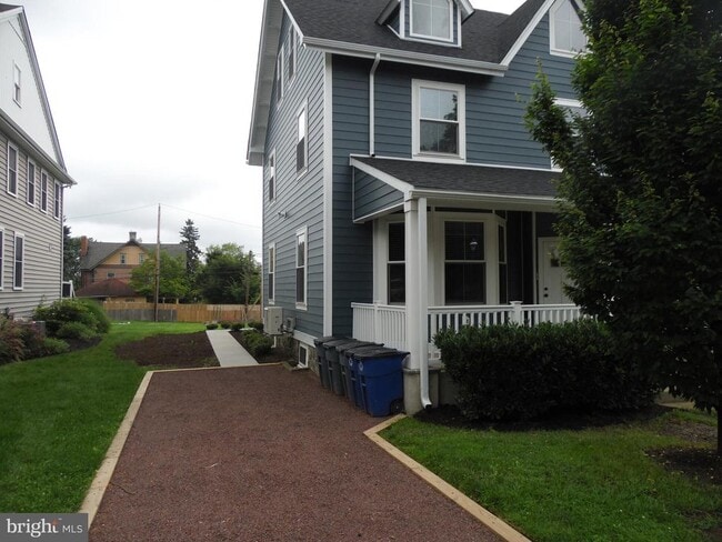 Building Photo - 155 Channing Ave