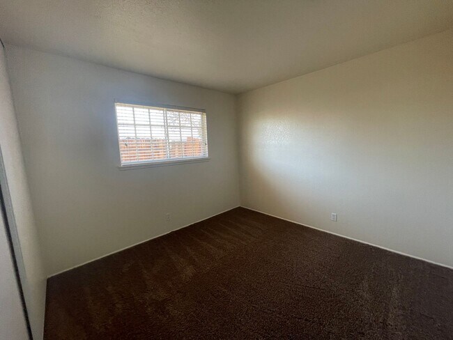 Building Photo - Victorville, 3 Bedroom, 2 Bathrooms, Large...