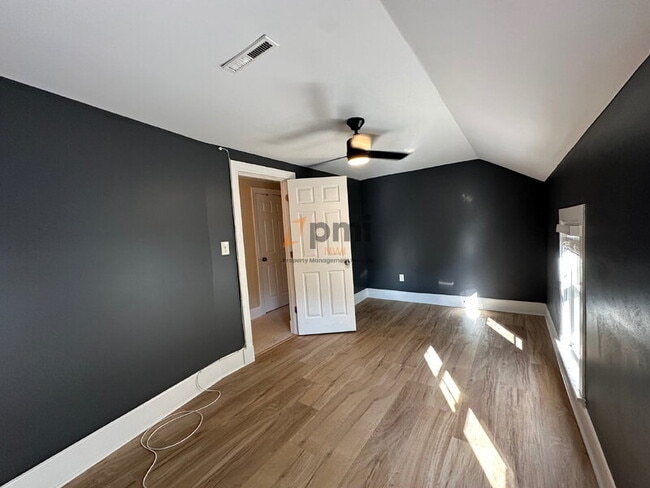 Building Photo - 511 W Goldsborough St
