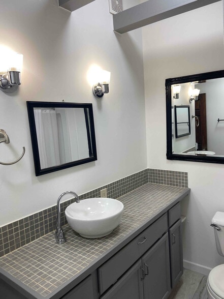 Building Photo - 515 Schley