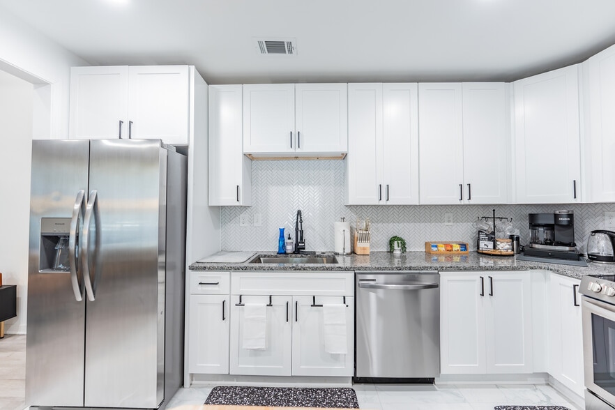 Building Photo - 1385 Epworth St SW