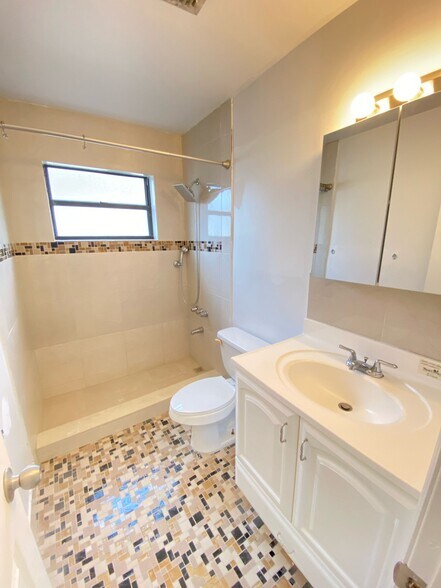 Building Photo - 1616 NE 151st St