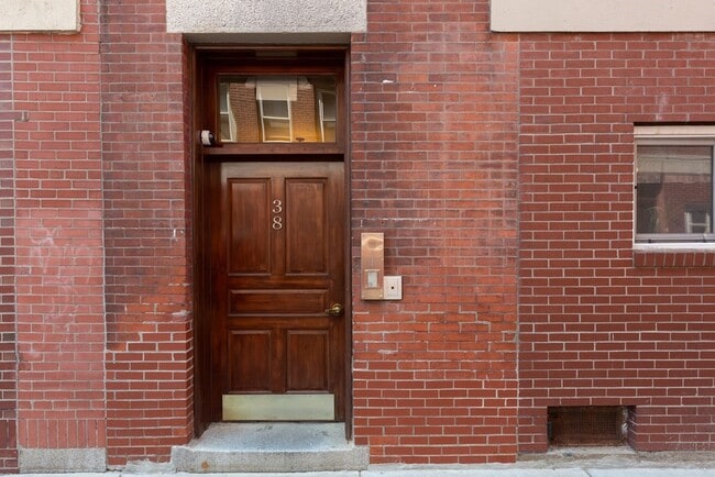 Building Photo - 38 N Bennet St