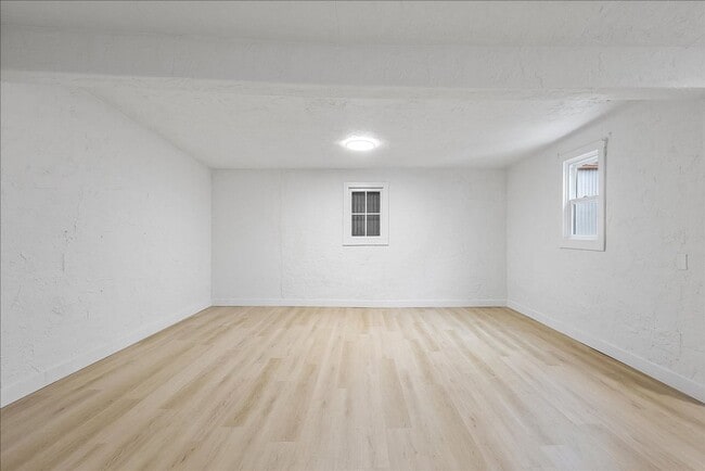 Building Photo - 2064 Encinal Ave