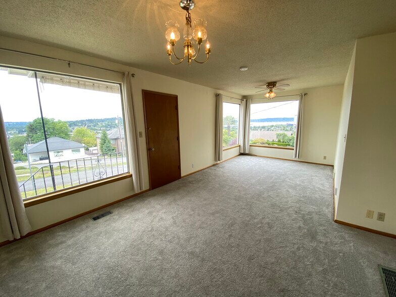 Building Photo - 1308 Beacon Way S