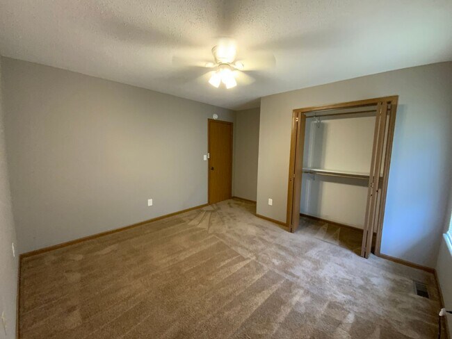 Building Photo - 3566-3568 Prescott Dr