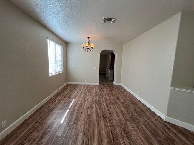 Building Photo - 4 Bed | 2 Bath | 1659SF | Tenant Pays $195...