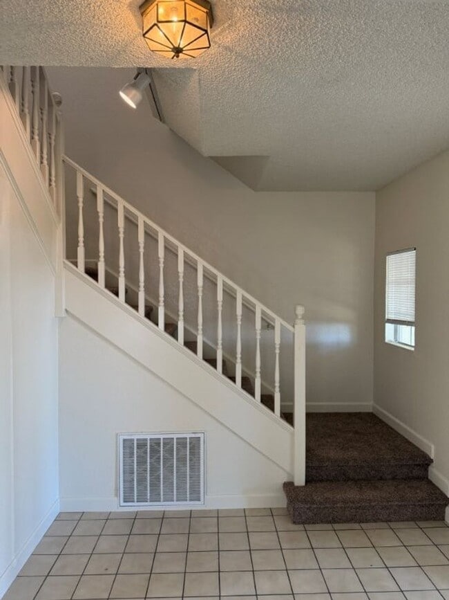 Building Photo - Browns Valley 3 Bedroom 2.5 Bath 2 Story w...