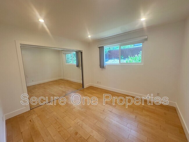 Building Photo - 4654 Galendo St