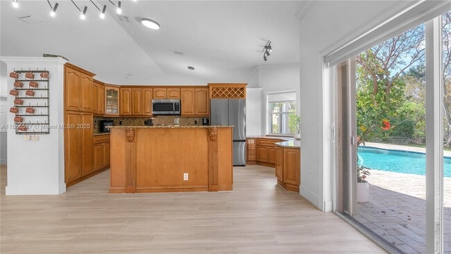 Building Photo - 622 SW 200th Terrace