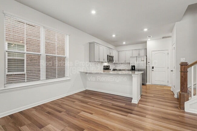 Building Photo - 7718 Nelson Rd