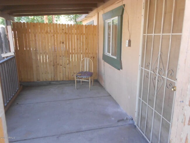 Building Photo - 2727 W Belmont Ave