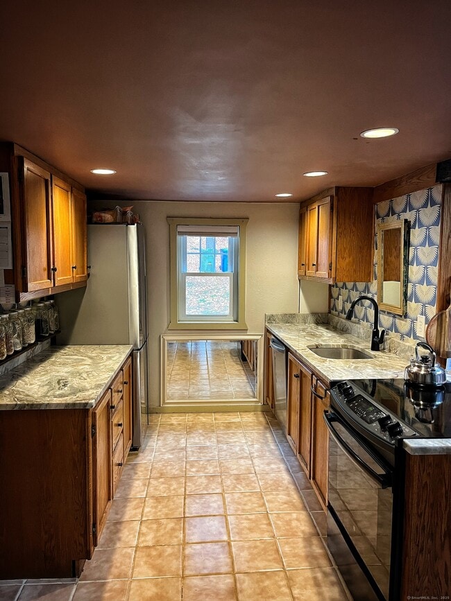 Building Photo - 917 Hopewell Rd