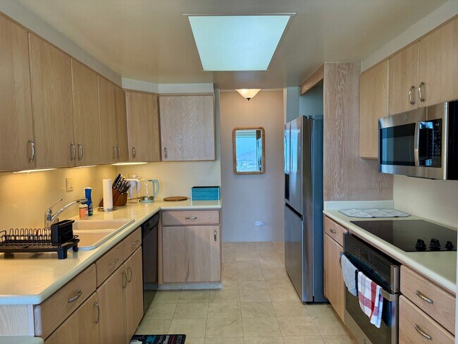 Building Photo - Fully Furnished Condo with the  Best Views and Amenities in Hawaii Kai
