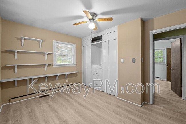 Building Photo - 161 Hickory Dr S Cir