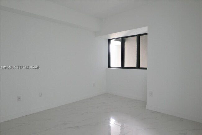 Building Photo - 650 NE 32nd St