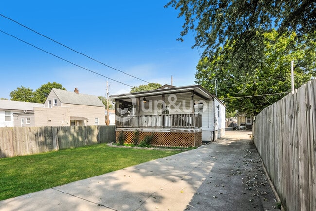 Building Photo - Fantastic 2bd/2ba home! Let yourself in!