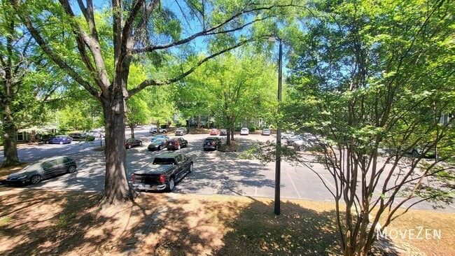 Building Photo - 1221 Westview Ln